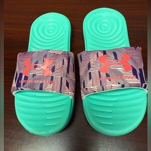 NEW Under Armour Girls Slides Size 12
